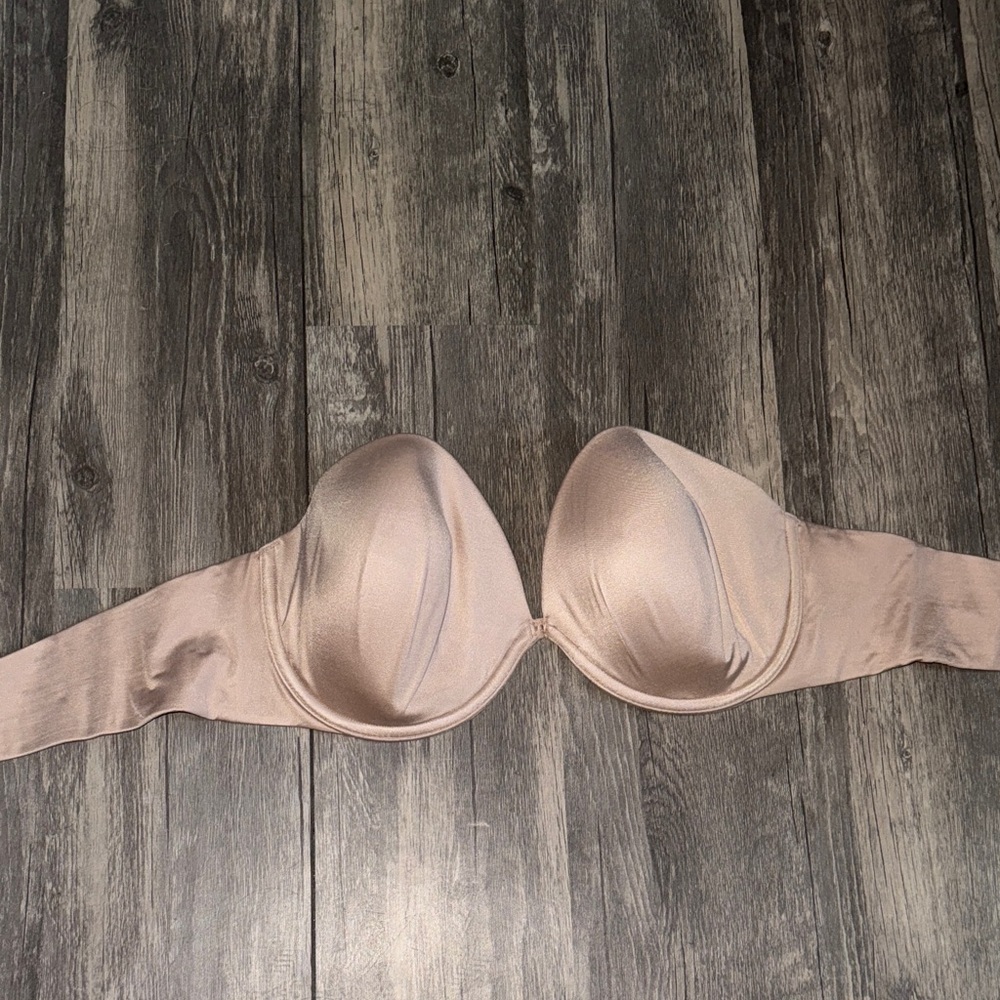 Victoria’s Secret strapless bra